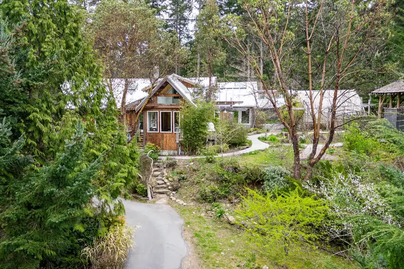 375 VILLAGE BAY ROAD - photo 1 of 40