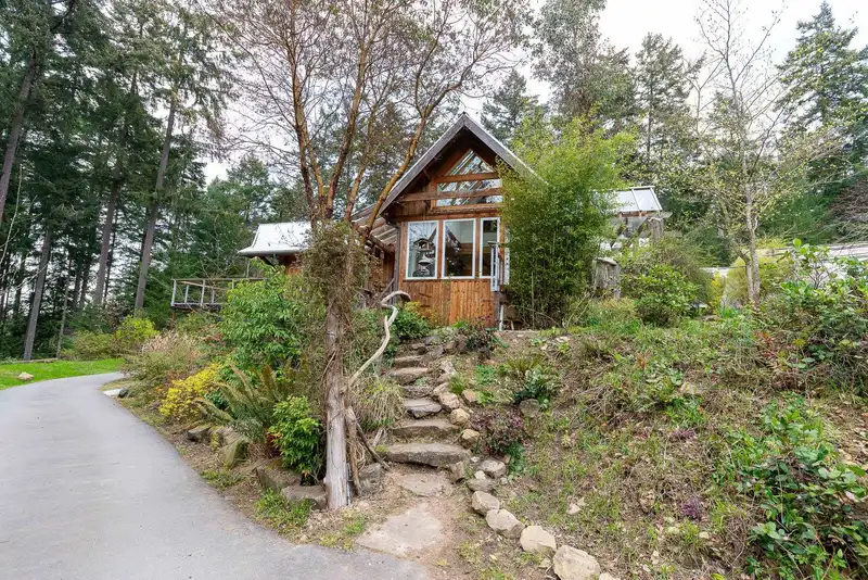 375 VILLAGE BAY ROAD - photo 2 of 40