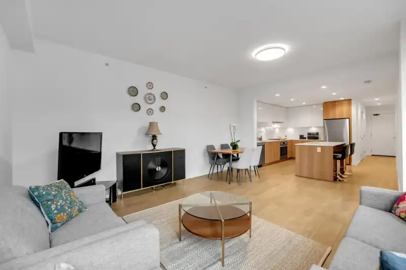 303 715 W 15TH STREET - photo 1 of 14