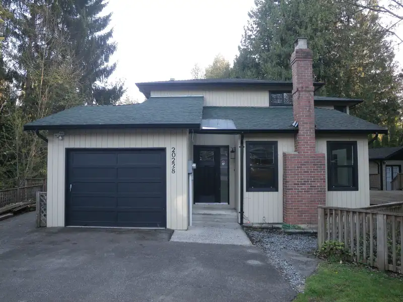 20228 49 AVENUE - photo 1 of 25