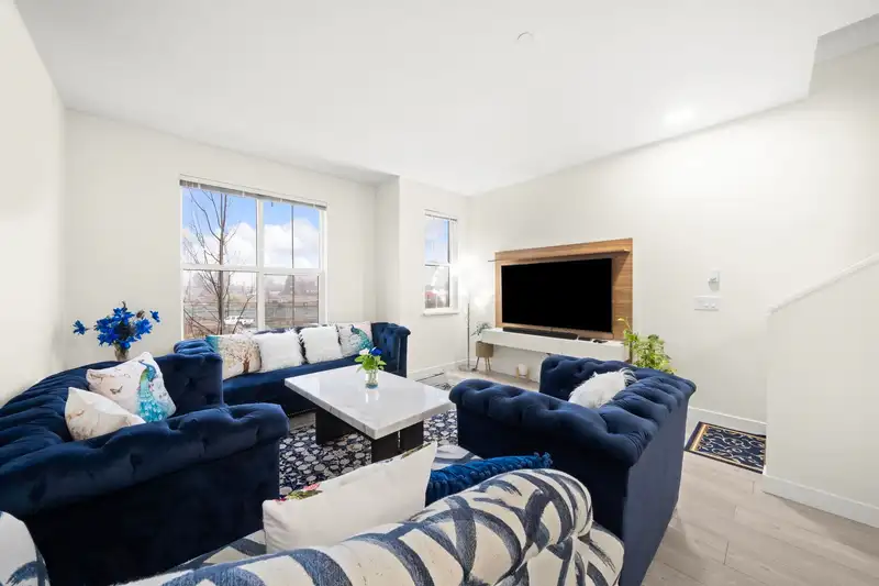 46 488 FURNESS STREET - photo 3 of 25