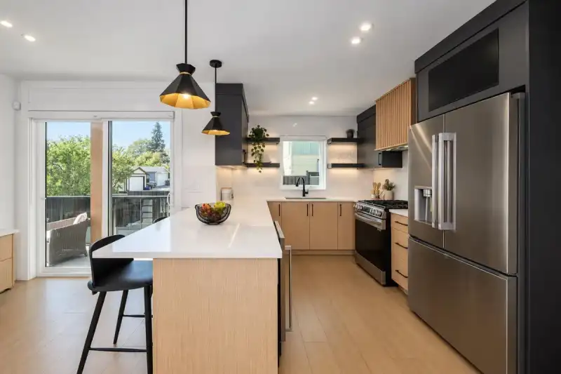 104 314 NELSON STREET - photo 1 of 27