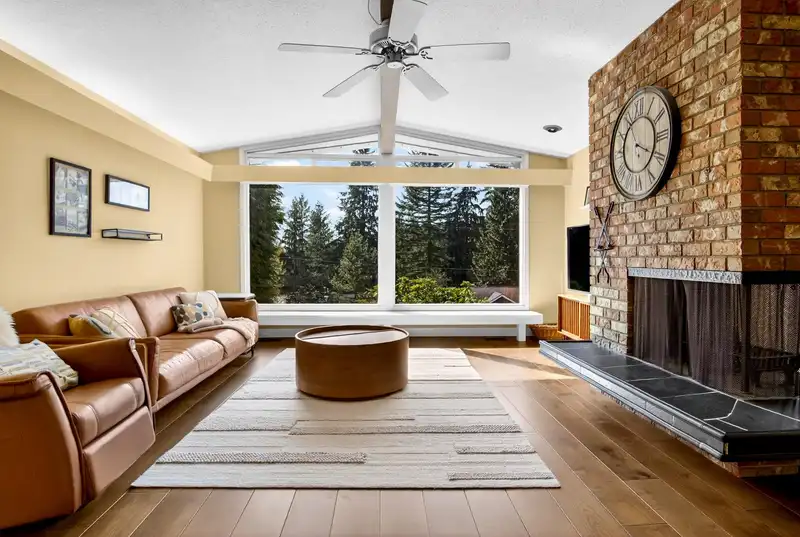 981 KINSAC STREET - photo 2 of 40