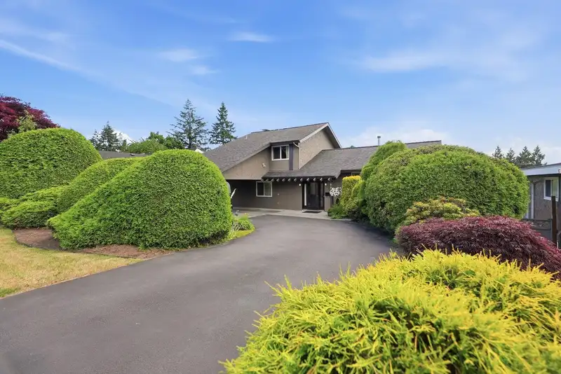 8099 WILTSHIRE PLACE - photo 2 of 40
