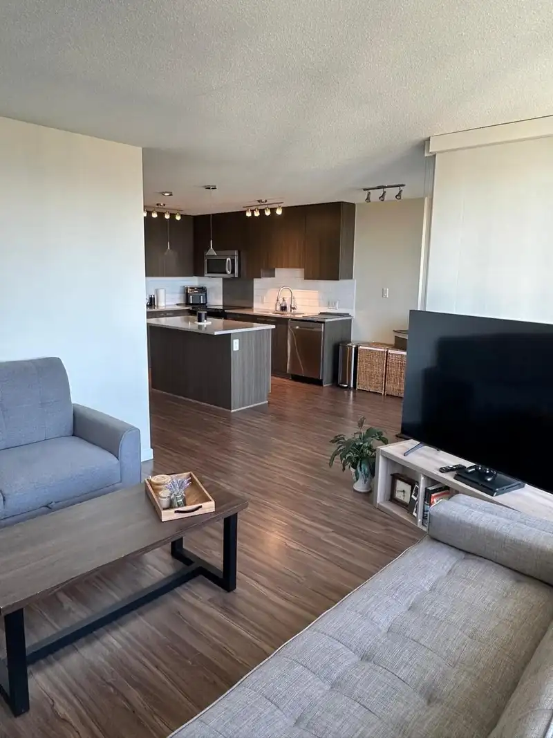 3703 13325 102A AVENUE - photo 3 of 38