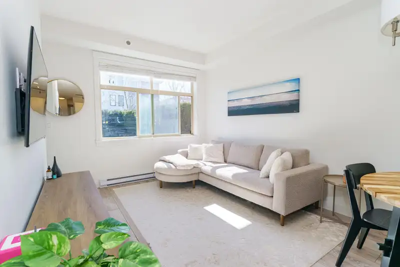 105 20673 78 AVENUE - photo 3 of 33