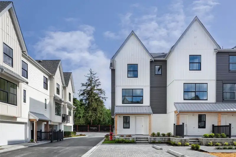 6 20329 80 AVENUE - photo 1 of 10