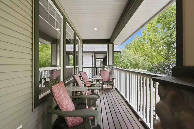 6888 189TH STREET - photo 4 of 38