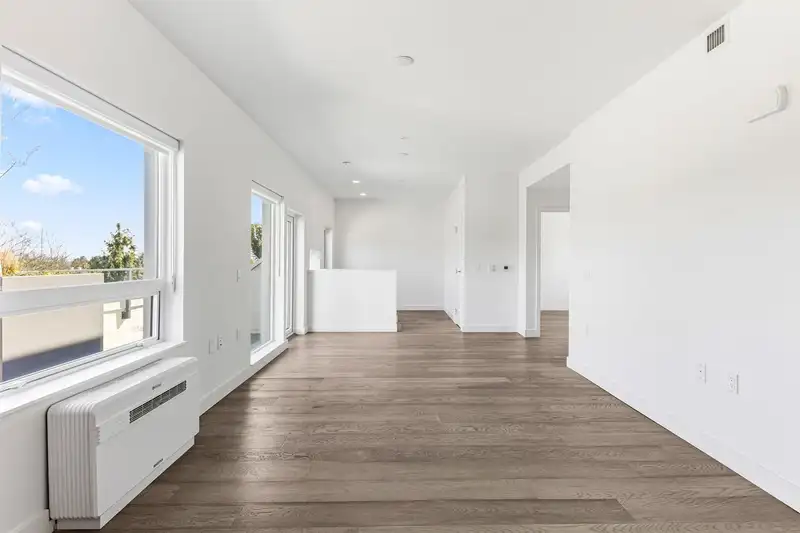 302 3590 W 39TH AVENUE - photo 4 of 24