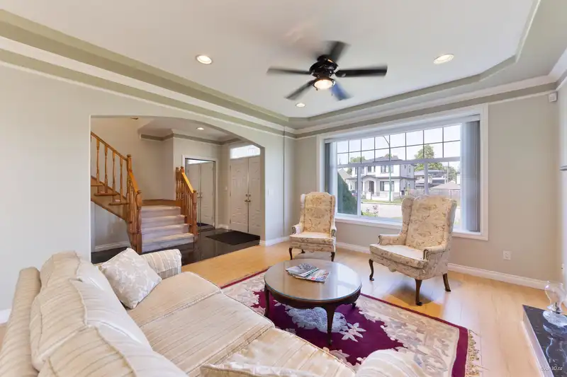 3770 ELMWOOD STREET - photo 4 of 31