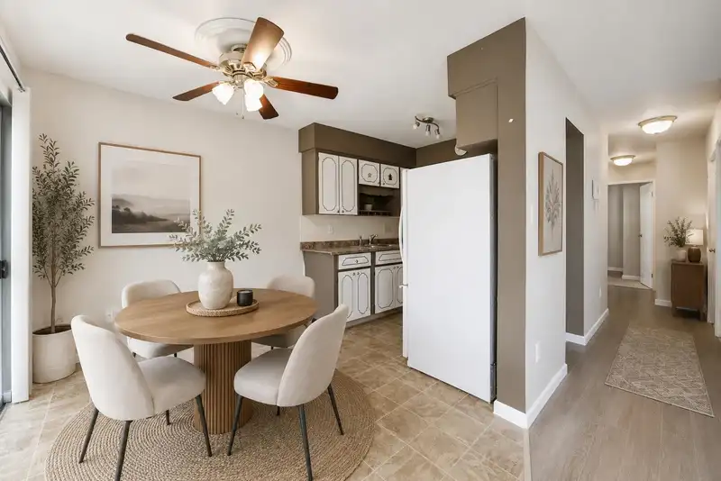 108 2853 W BOURQUIN CRESCENT - photo 4 of 35