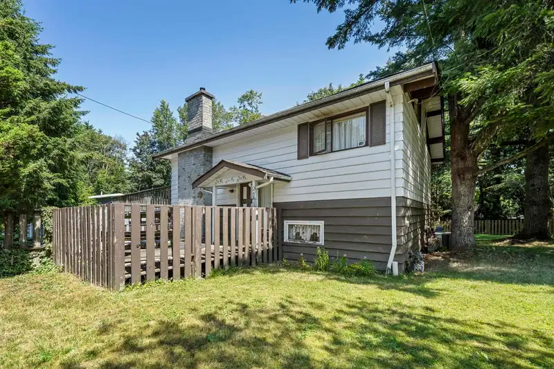7876 139A STREET - photo 3 of 26