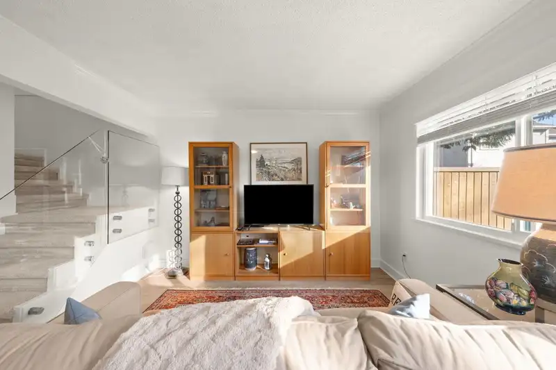 29 11491 7TH AVENUE - photo 4 of 28