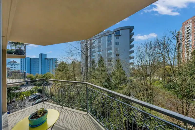 404 1930 MARINE DRIVE - photo 1 of 25