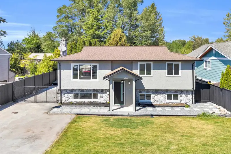 26689 32A AVENUE - photo 3 of 37