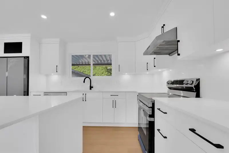 26689 32A AVENUE - photo 4 of 37