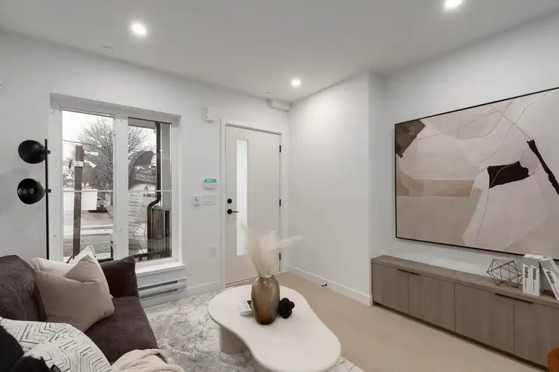 204 2329 E 34TH AVENUE - photo 3 of 15