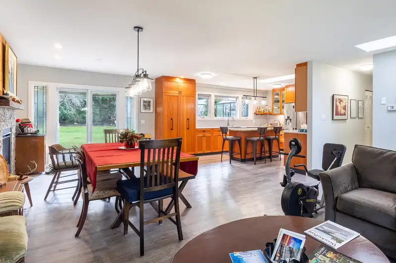 7929 SOUTHWOOD ROAD - photo 4 of 31