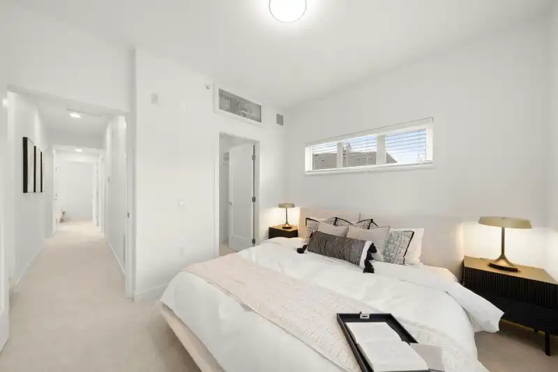 20 728 LEA AVENUE - photo 1 of 17