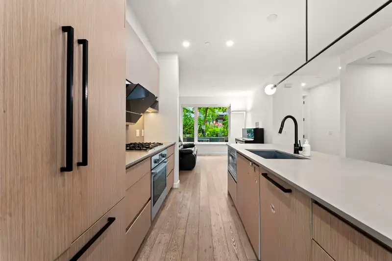 42 528 E 2ND STREET - photo 4 of 23