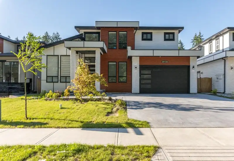 20133 27 AVENUE - photo 2 of 40