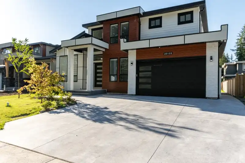 20133 27 AVENUE - photo 3 of 40