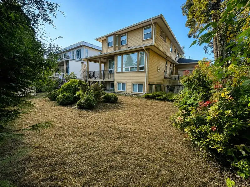 14068 BLACKBURN AVENUE - photo 3 of 5