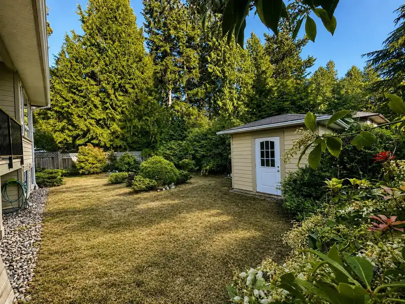 14068 BLACKBURN AVENUE - photo 4 of 5