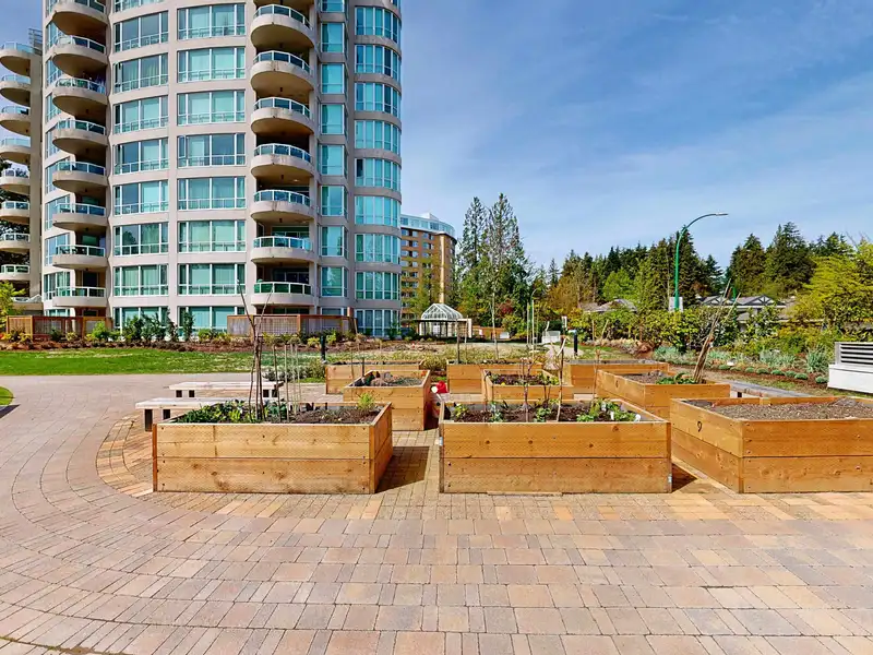 1005 995 ROCHE POINT DRIVE - photo 2 of 35