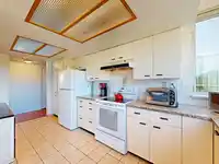 1005 995 ROCHE POINT DRIVE - thumbnail 11