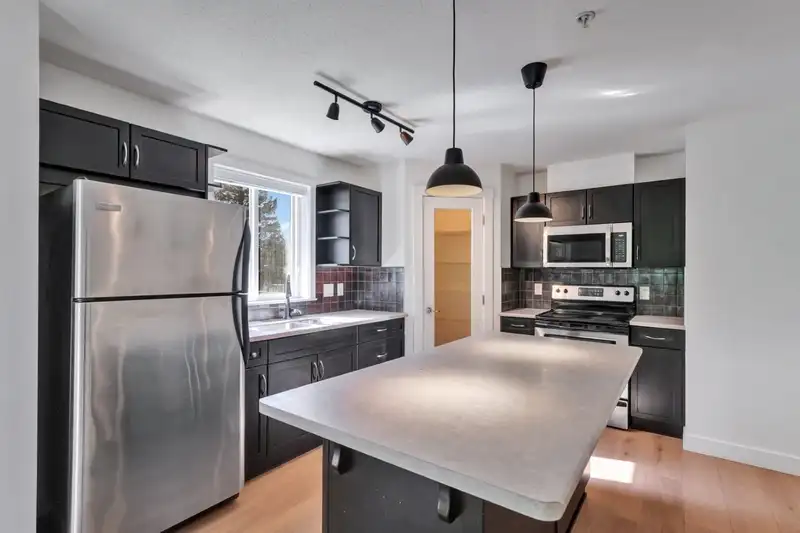 210 2038 SANDALWOOD CRESCENT - photo 4 of 28