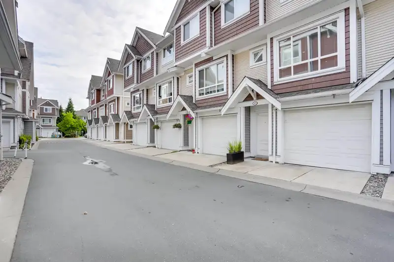 17 7298 199A STREET - photo 2 of 27