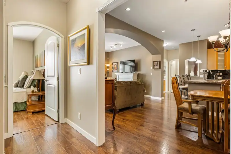 315 33485 SOUTH FRASER WAY - photo 3 of 31