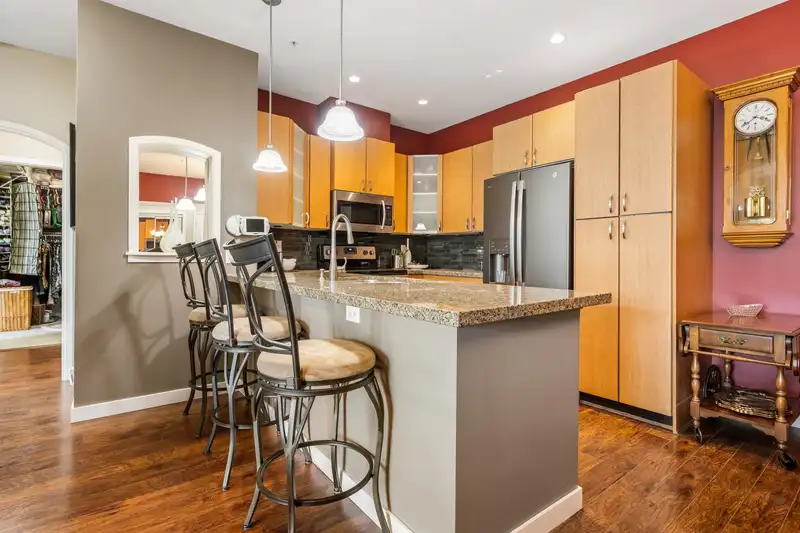 315 33485 SOUTH FRASER WAY - photo 4 of 31