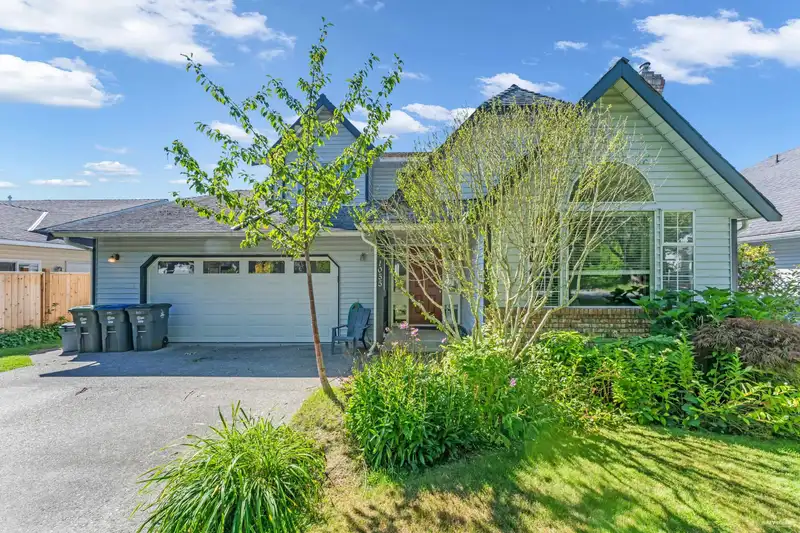 1055 163A STREET - photo 2 of 27