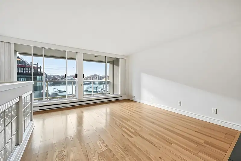 205 1600 HOWE STREET - photo 3 of 36
