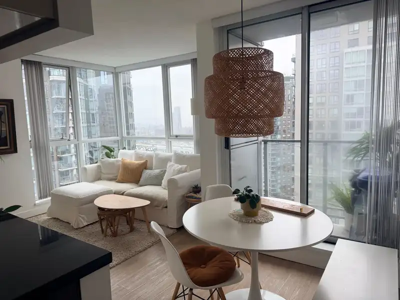 3005 1408 STRATHMORE MEWS - photo 2 of 10