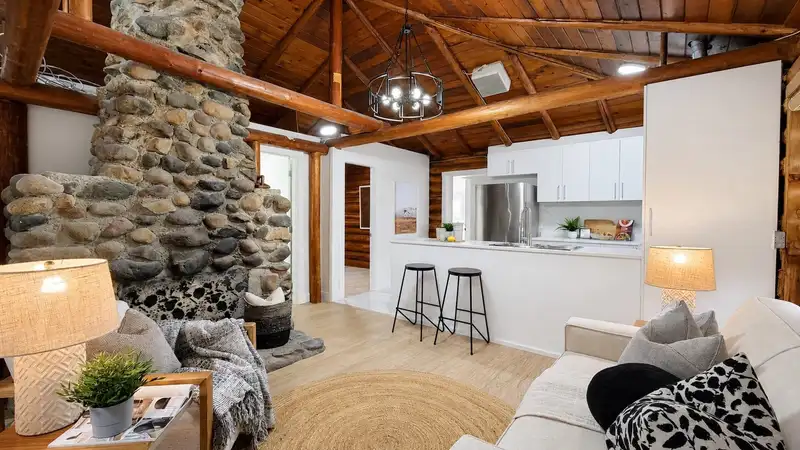 1370 PRAIRIE AVENUE - photo 1 of 38