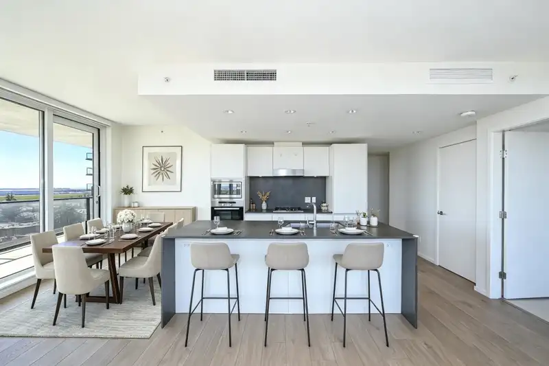 808 8555 GRANVILLE STREET - photo 4 of 22