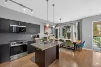 102 6575 192 STREET - thumbnail 2
