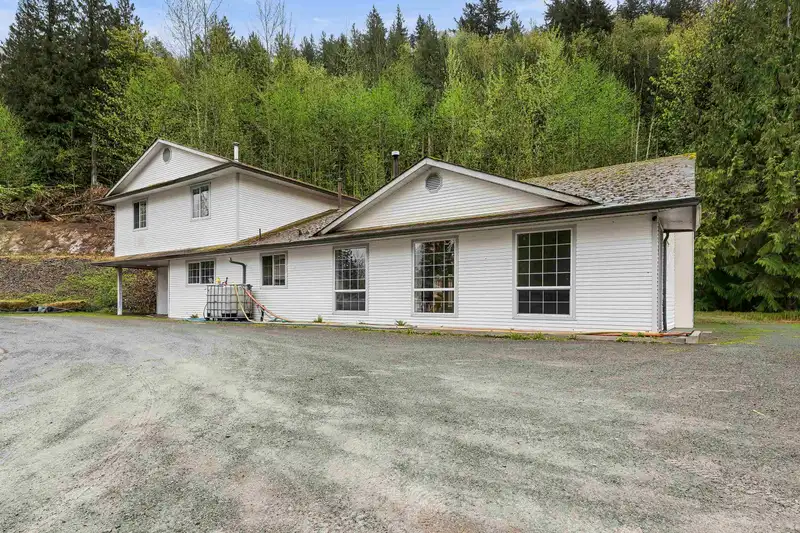 41750 BOWMAN ROAD - photo 2 of 34