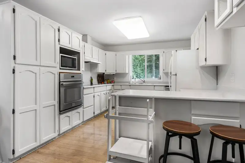41750 BOWMAN ROAD - photo 4 of 34