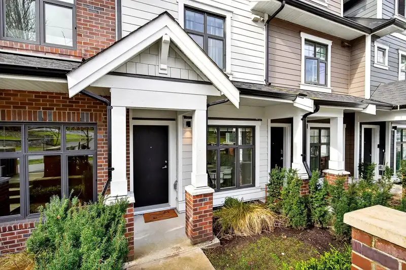 106 678 FAIRVIEW STREET - photo 3 of 39