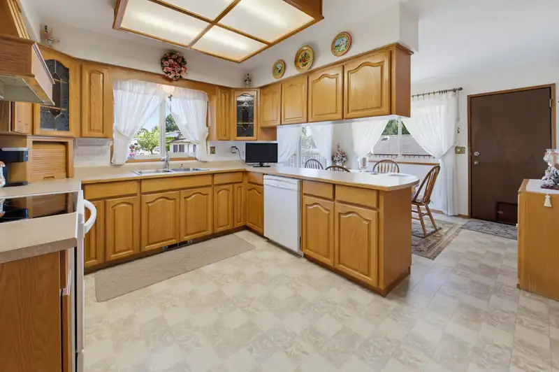 2053 FILUK PLACE - photo 4 of 40