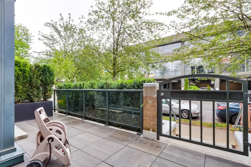 1405 W 7TH AVENUE - photo 2 of 34