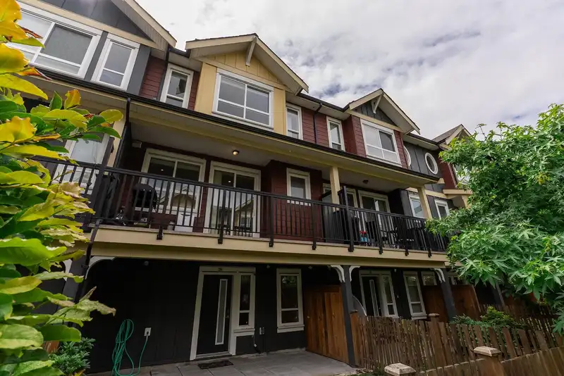 29 430 DUNCAN STREET - photo 1 of 40