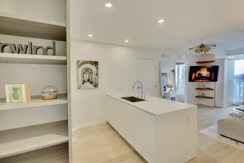 3809 1480 HOWE STREET - photo 2 of 40