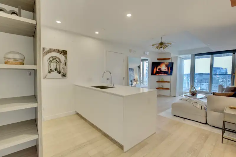 3809 1480 HOWE STREET - photo 3 of 40