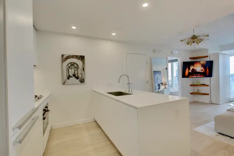 3809 1480 HOWE STREET - photo 4 of 40