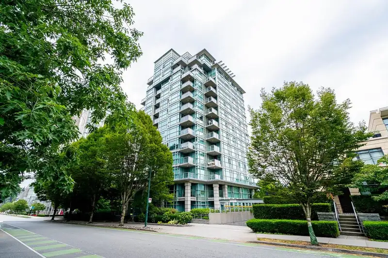 1010 1889 ALBERNI STREET - photo 1 of 38